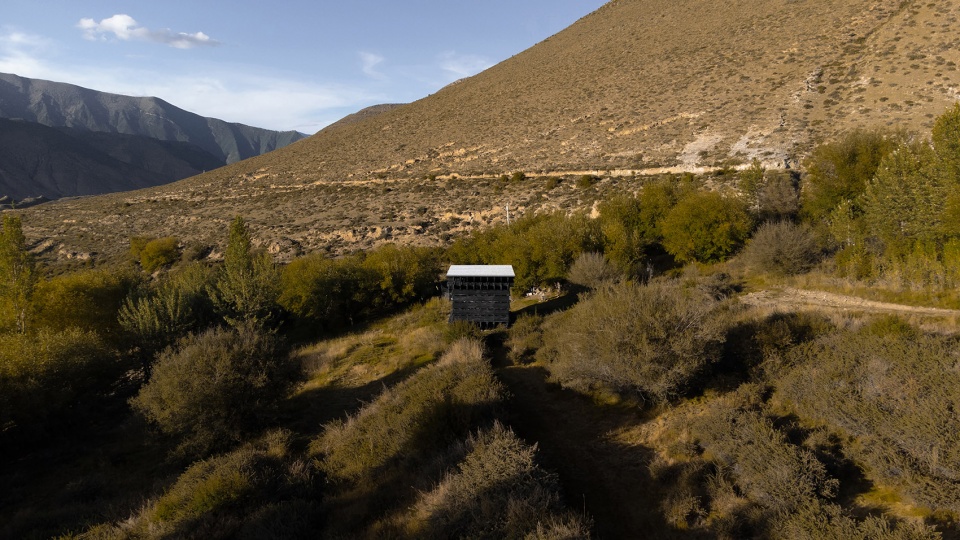 shannan beehive observation cabin by omno