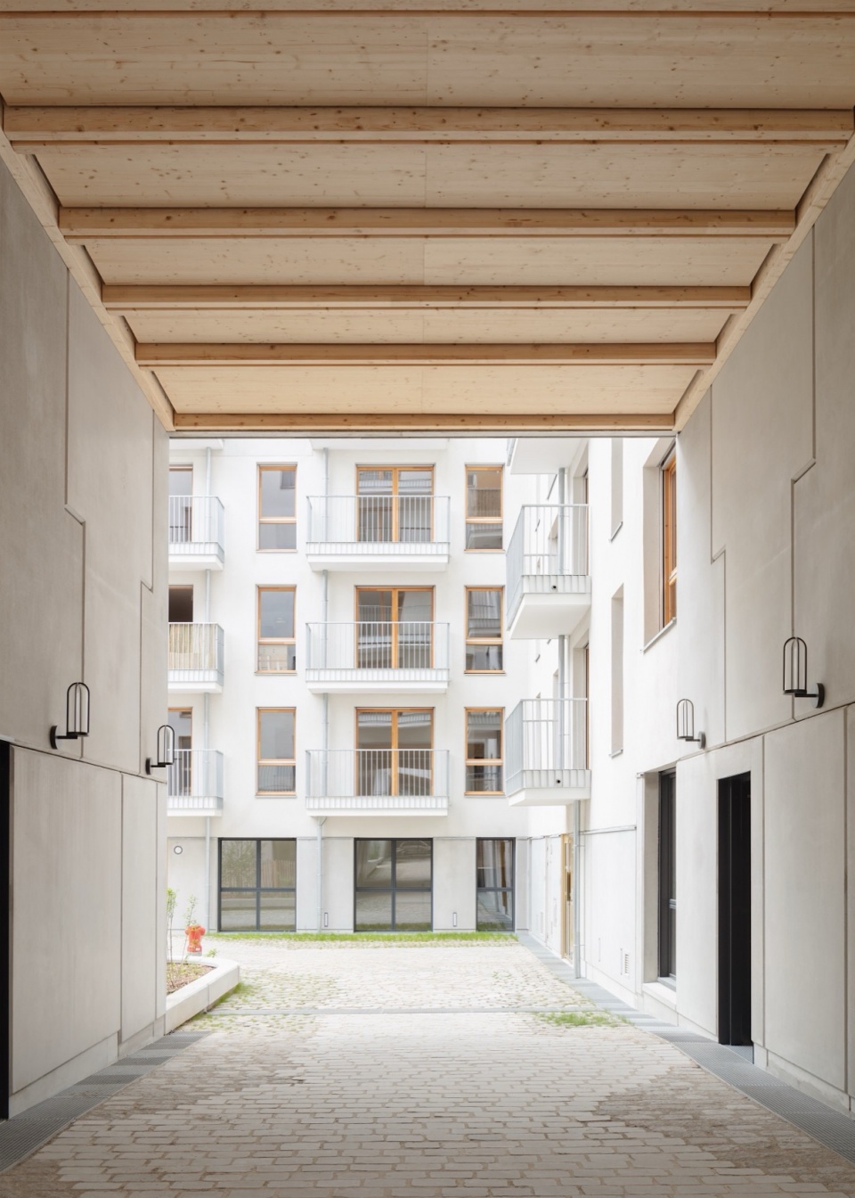 93 petit studio razavi architecture