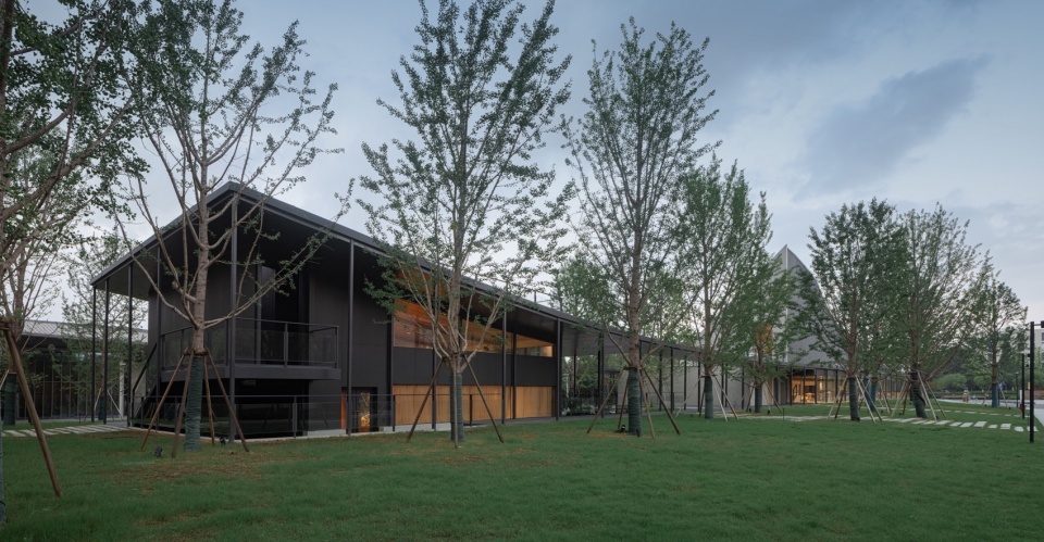 The Big Barn Town Center of Yu Niao Liu Su by Atelier Deshaus