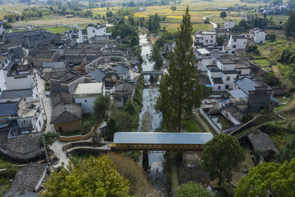 fw jithe covered bridge on aqueduct by iara
