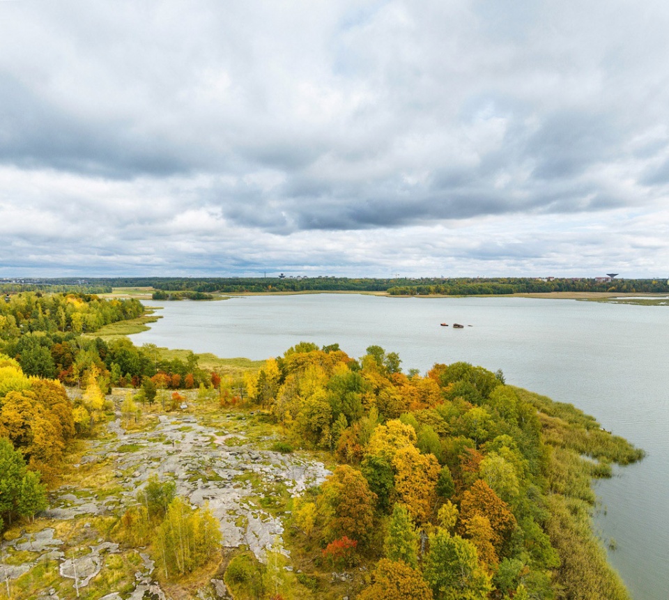 piilokoju floating birdwatching hideout by studio puisto architects