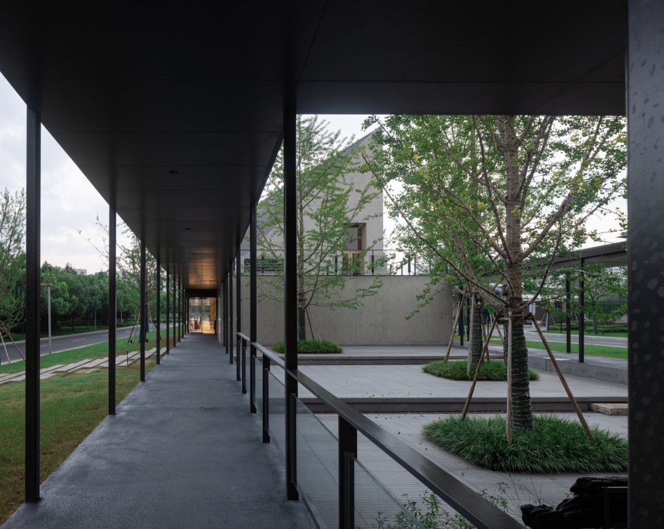 The Big Barn Town Center of Yu Niao Liu Su by Atelier Deshaus