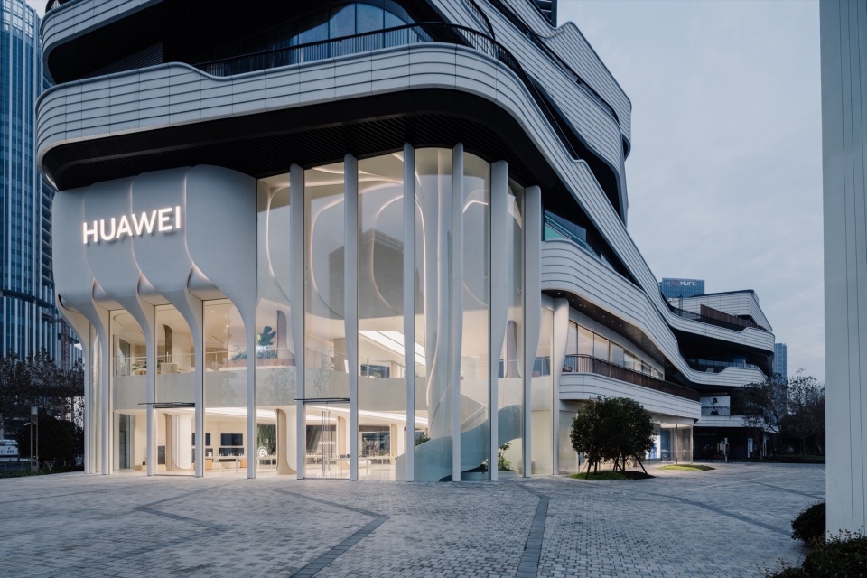 new flagship store for huawei in shanghai by unstudio