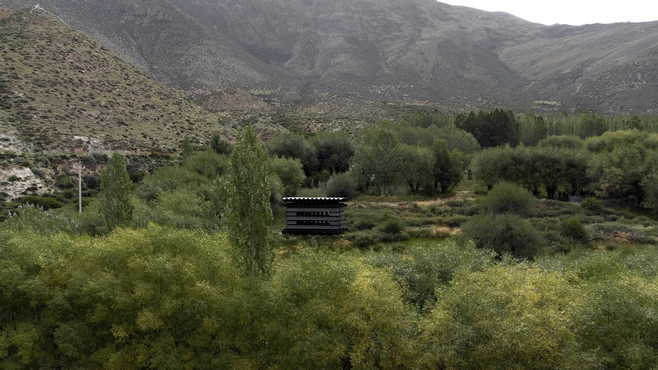 shannan beehive observation cabin by omno