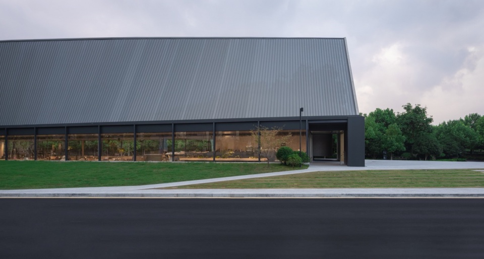 The Big Barn Town Center of Yu Niao Liu Su by Atelier Deshaus