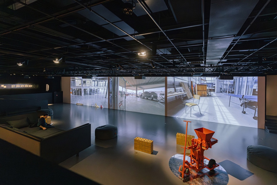 a lot with little exhibition by noemi blager