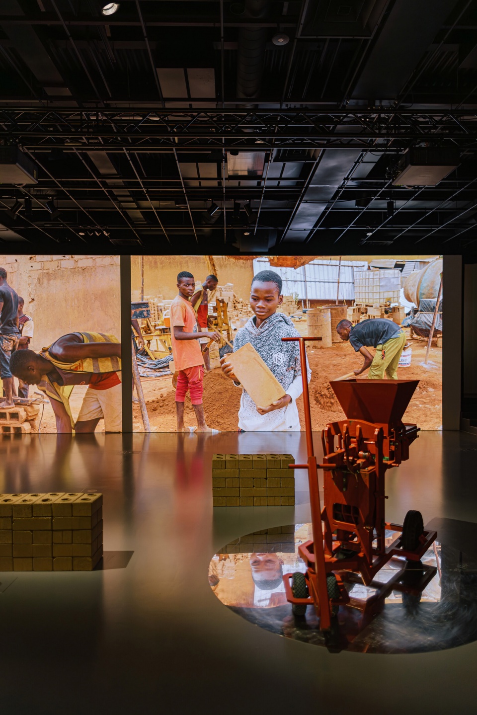 a lot with little exhibition by noemi blager