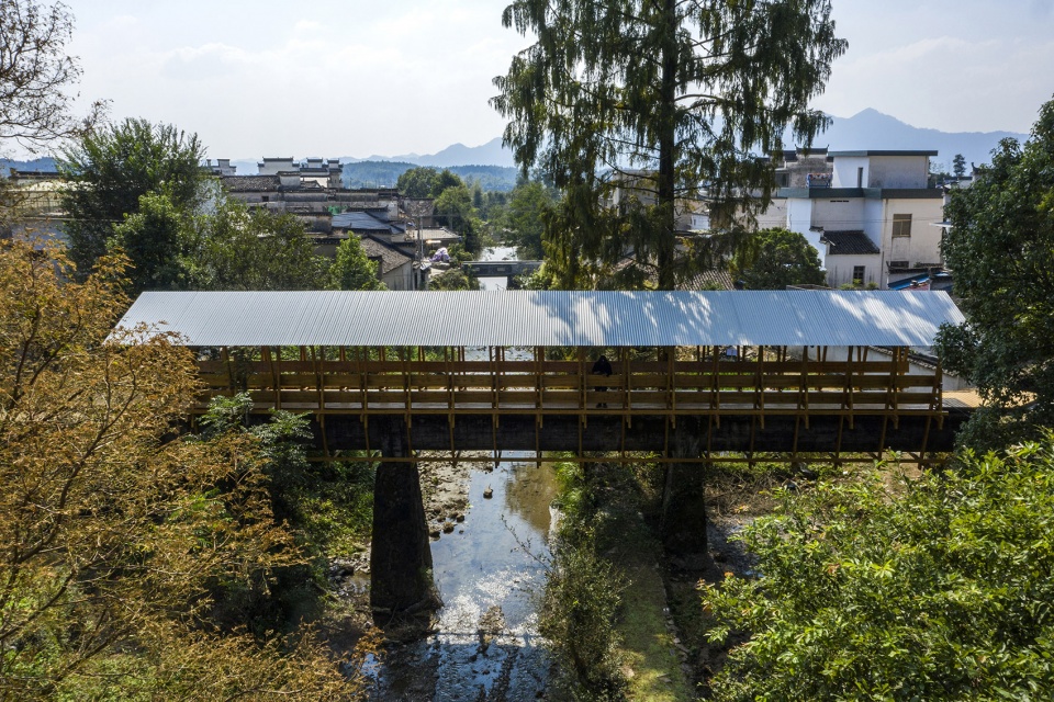fw jithe covered bridge on aqueduct by iara