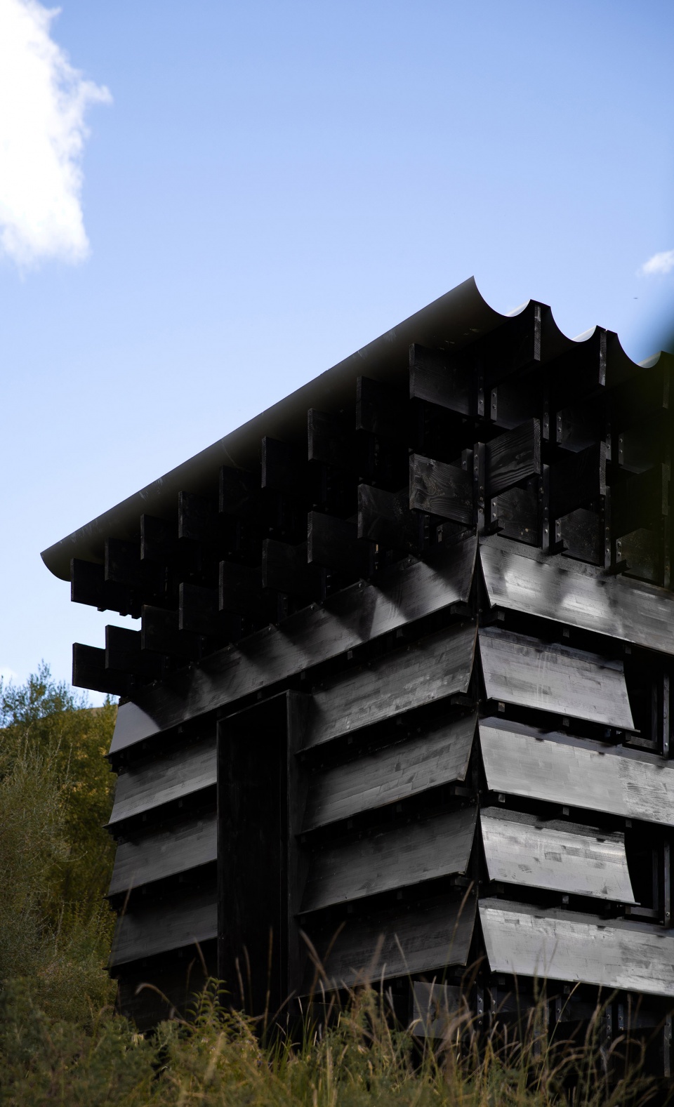 shannan beehive observation cabin by omno