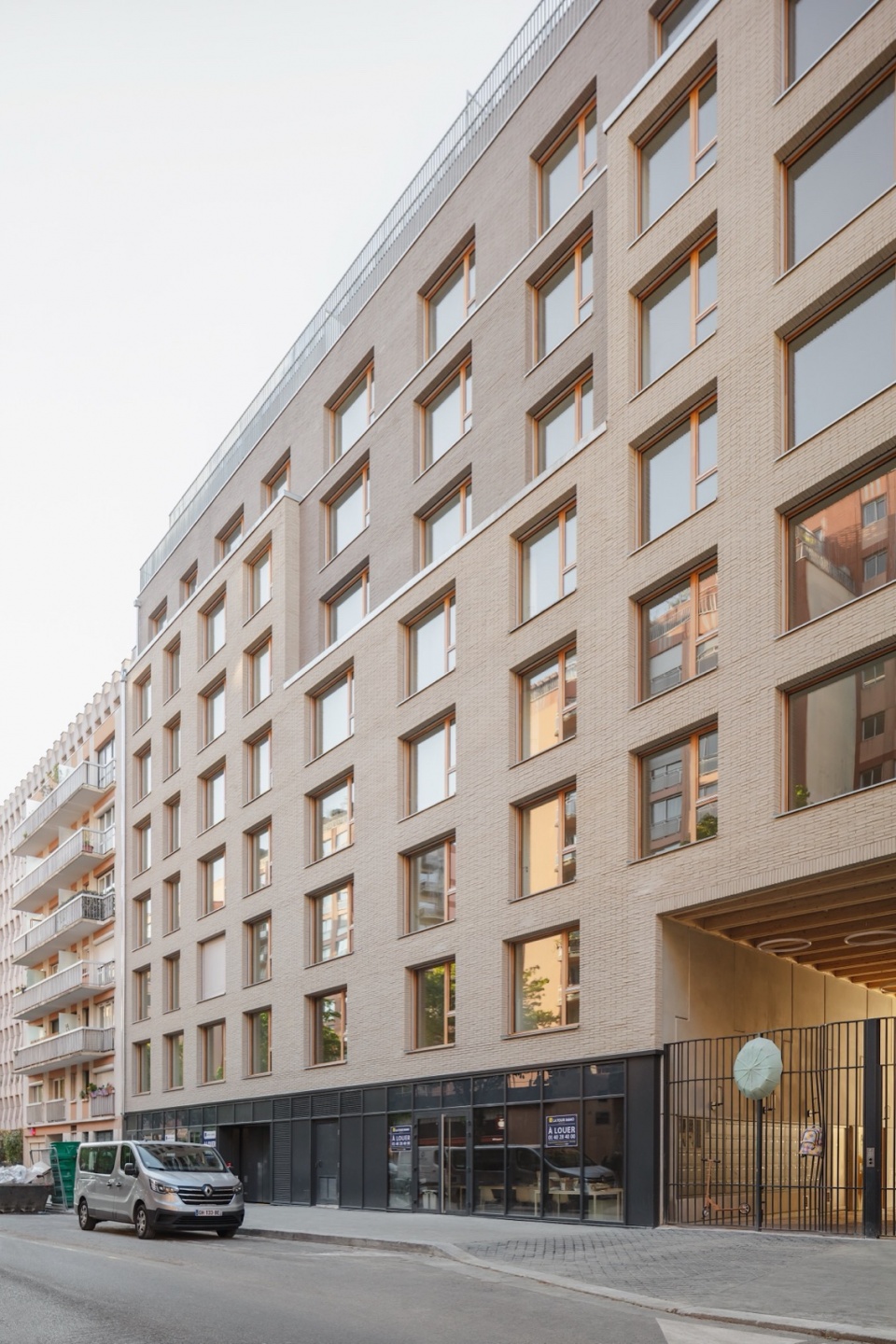 93 petit studio razavi architecture