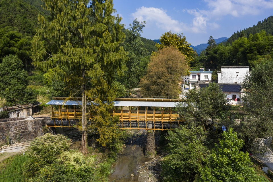 fw jithe covered bridge on aqueduct by iara