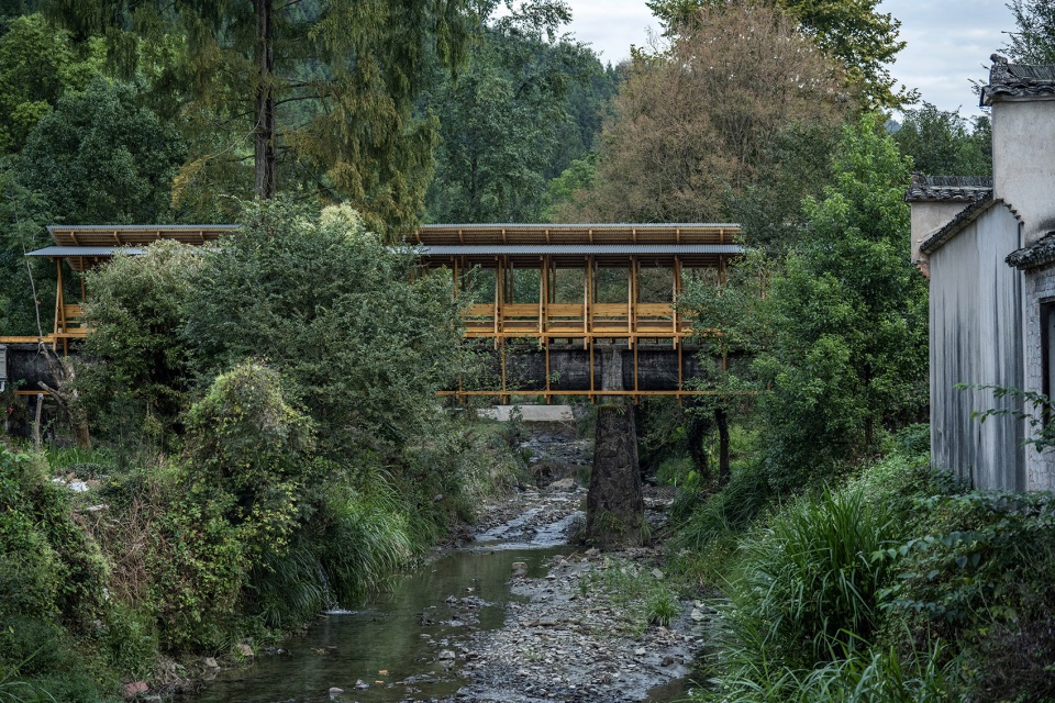 fw jithe covered bridge on aqueduct by iara