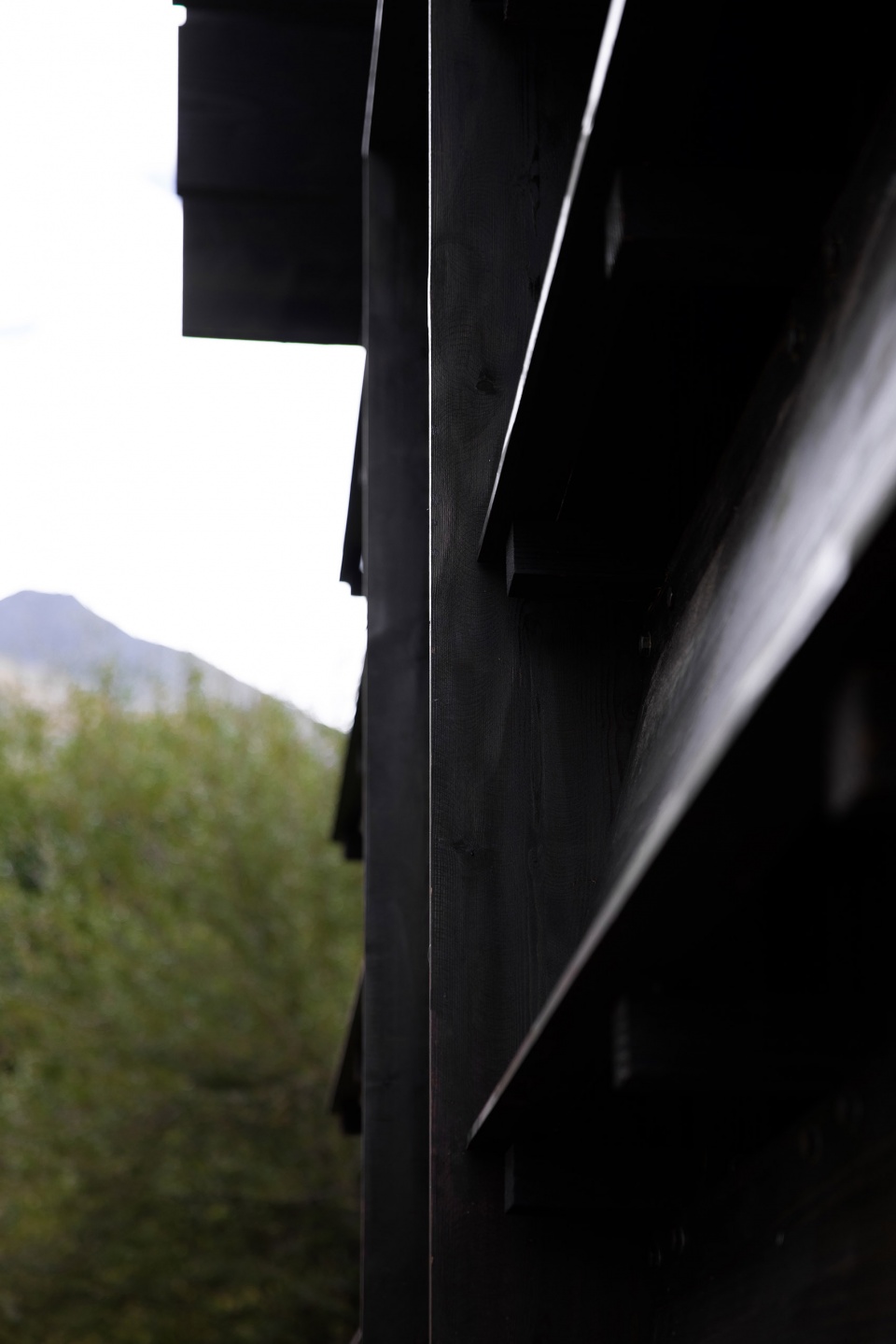 shannan beehive observation cabin by omno