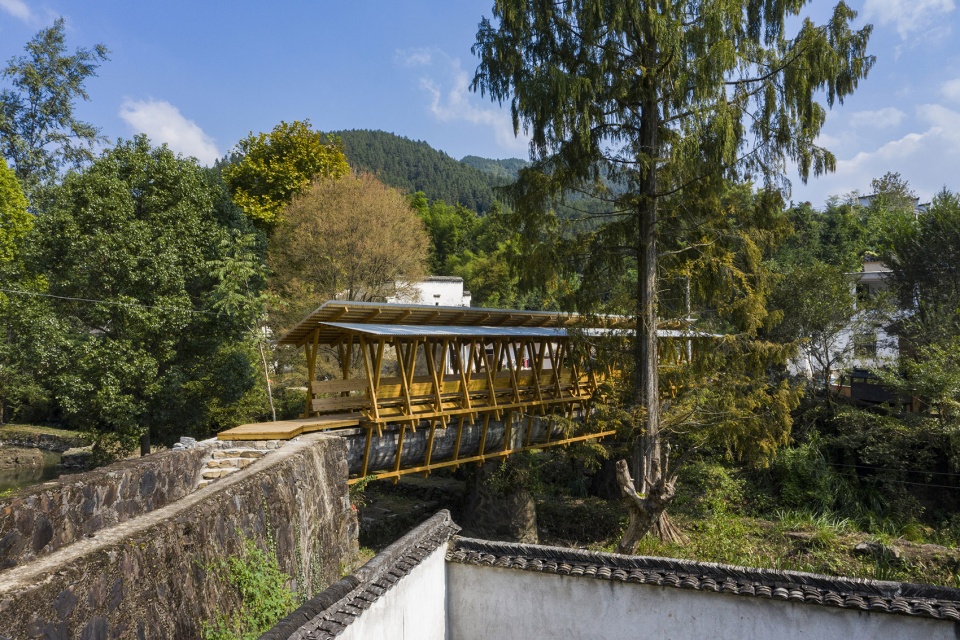 fw jithe covered bridge on aqueduct by iara