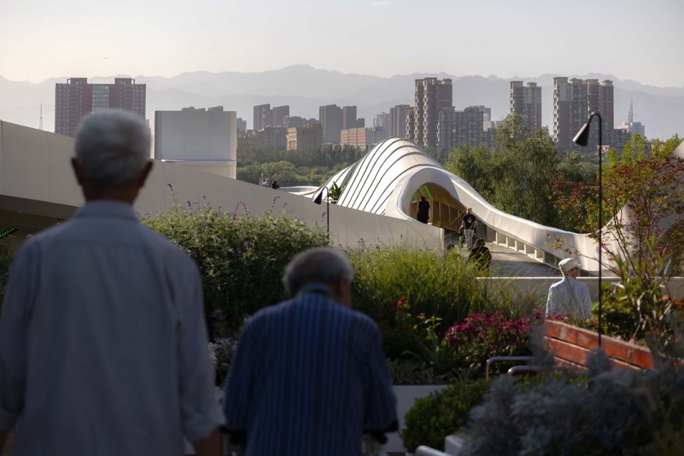 Landscape Design for Beijing Yan Garden Phase III Taikang Flagship Retirement Community by HOPE DESIGN