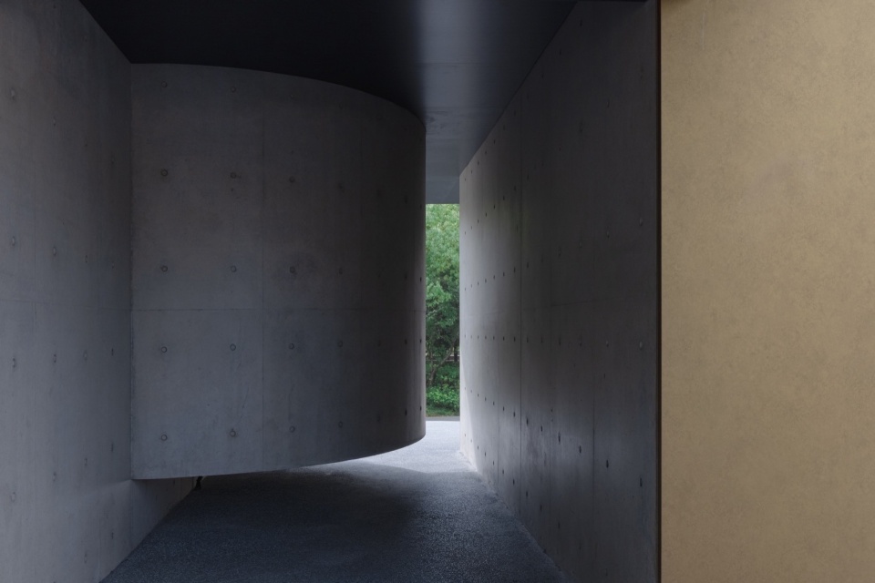 The Big Barn Town Center of Yu Niao Liu Su by Atelier Deshaus