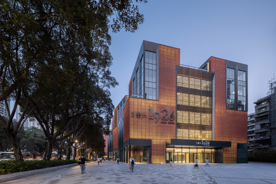 Commercial building in Guangzhou by gmp