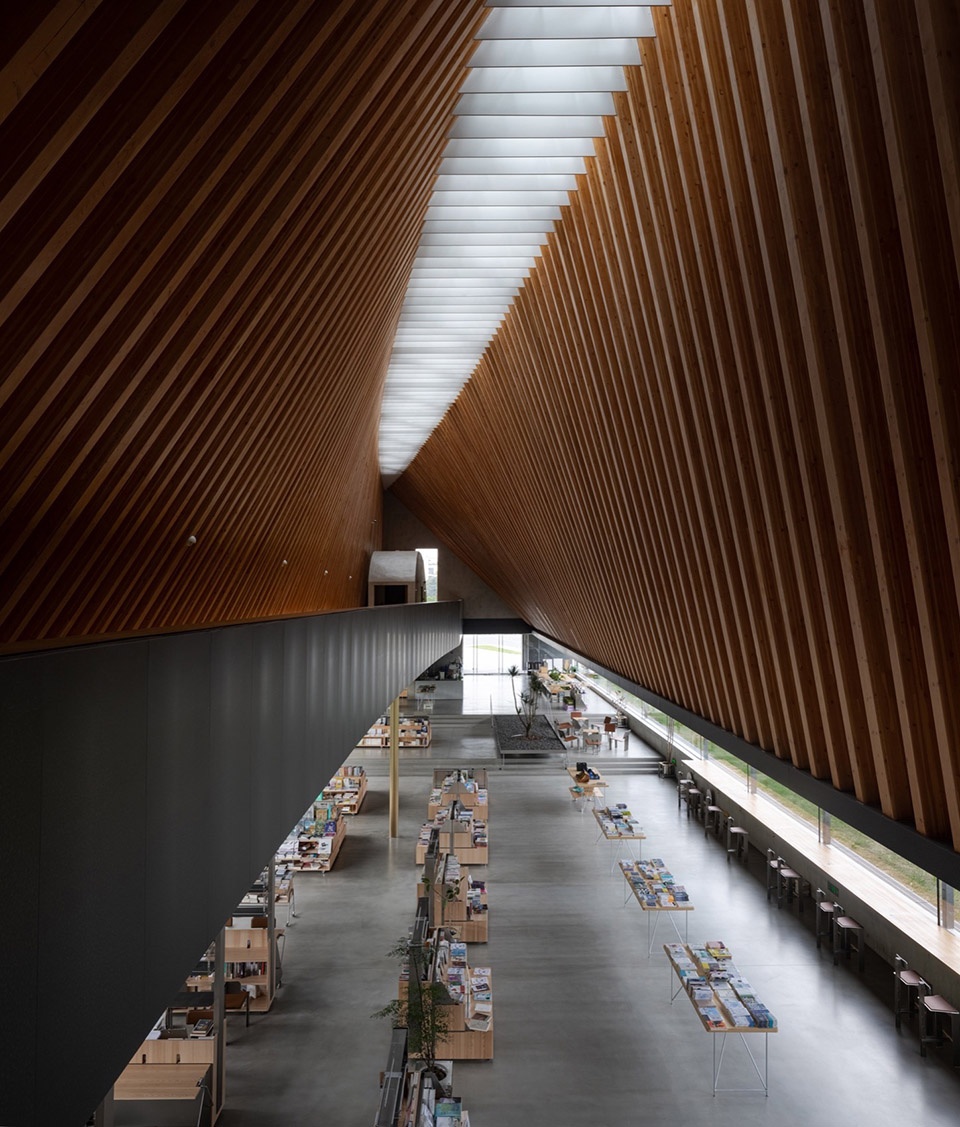 The Big Barn Town Center of Yu Niao Liu Su by Atelier Deshaus