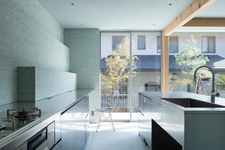 Seishin Chuo House by Yusuke Yoshino Architects