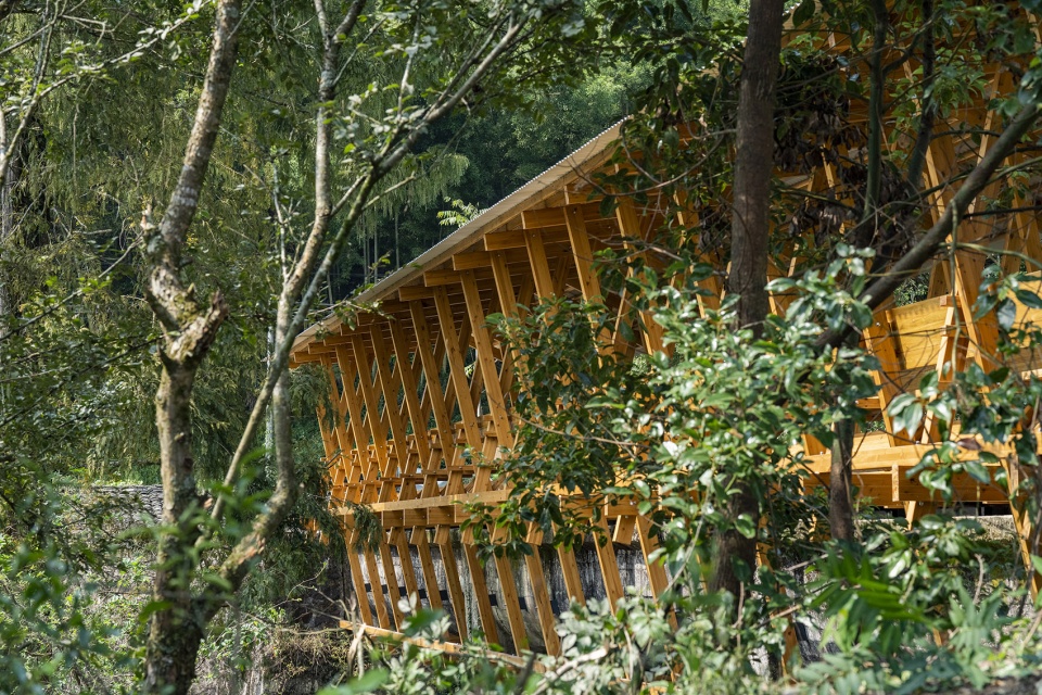 fw jithe covered bridge on aqueduct by iara