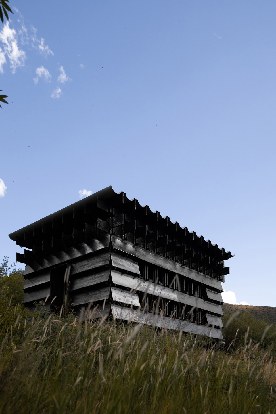 shannan beehive observation cabin by omno