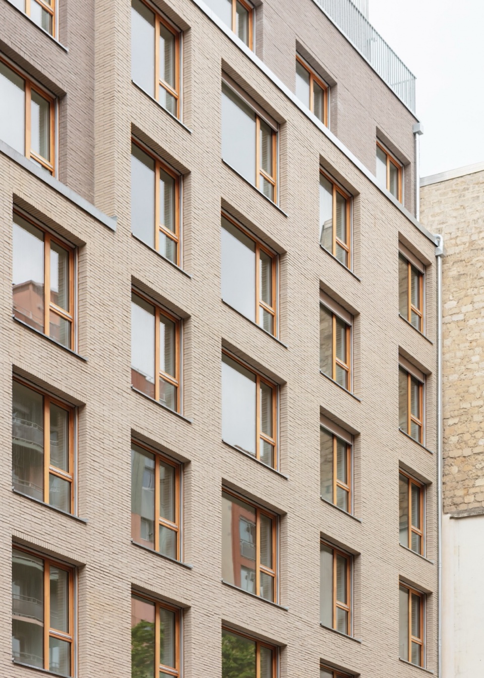 93 petit studio razavi architecture