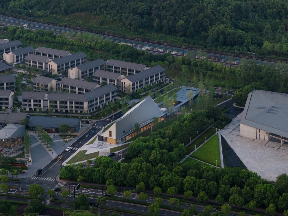 The Big Barn Town Center of Yu Niao Liu Su by Atelier Deshaus