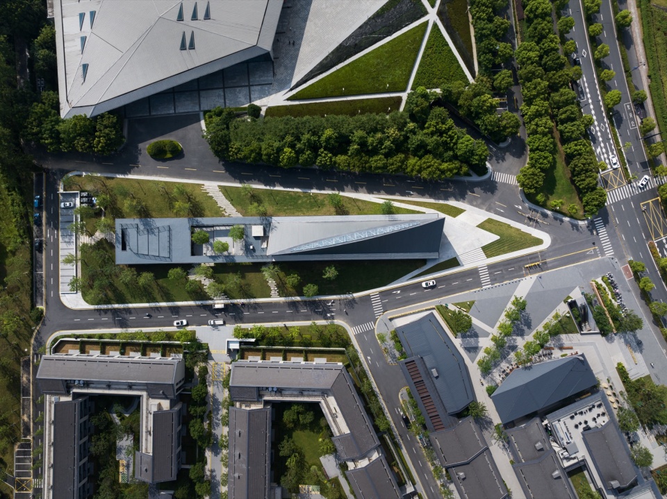 The Big Barn Town Center of Yu Niao Liu Su by Atelier Deshaus