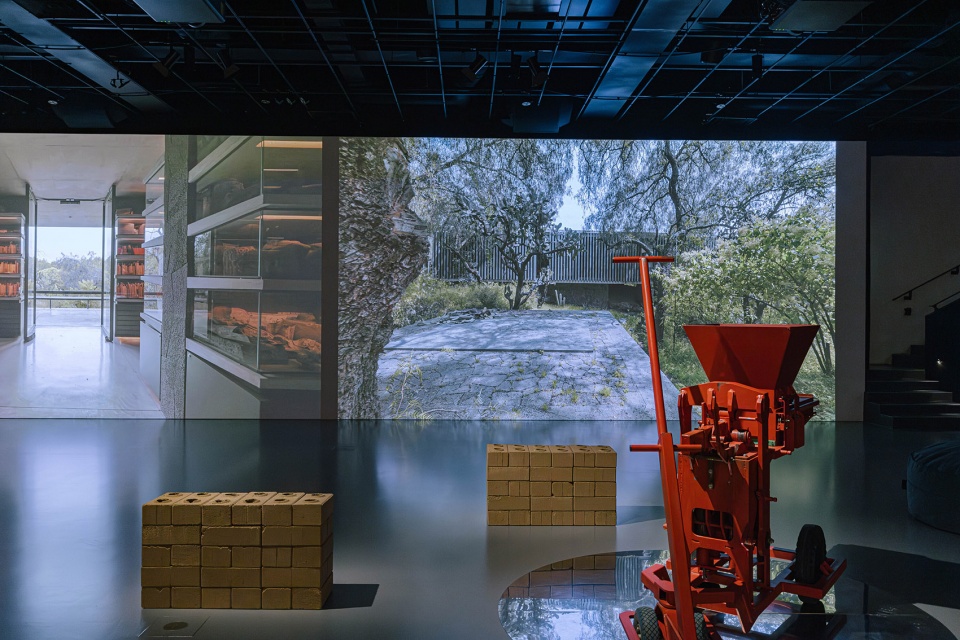 a lot with little exhibition by noemi blager