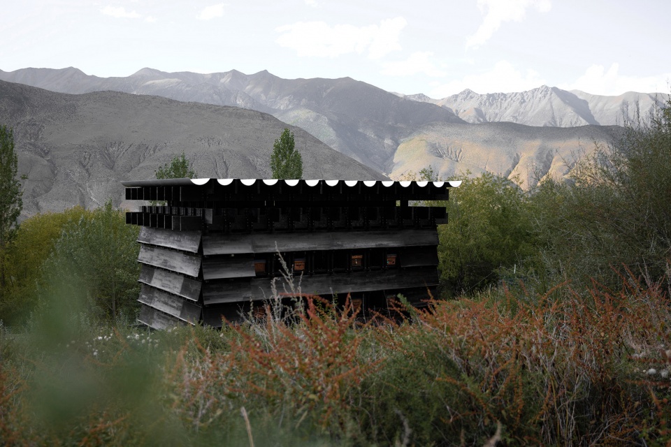 shannan beehive observation cabin by omno