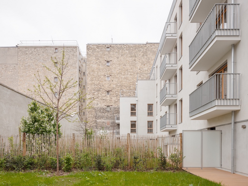 93 petit studio razavi architecture