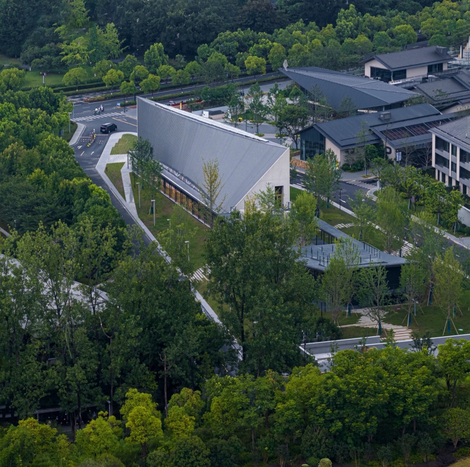 The Big Barn Town Center of Yu Niao Liu Su by Atelier Deshaus