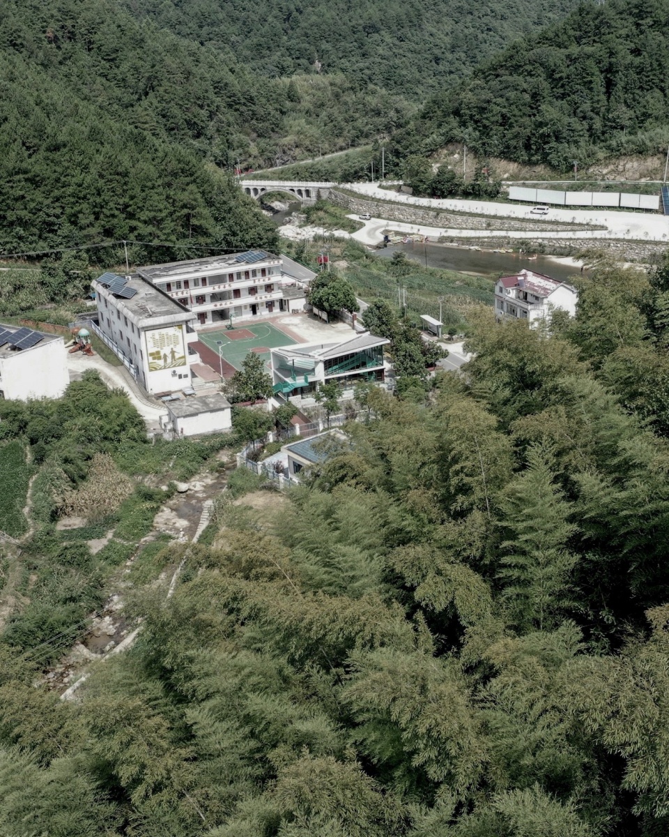 鸟瞰 ©In Place Studio rural community funded library by in place studio
