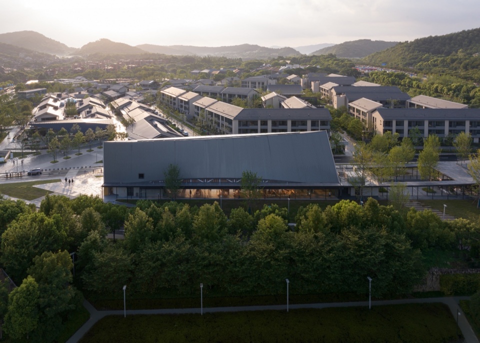 The Big Barn Town Center of Yu Niao Liu Su by Atelier Deshaus