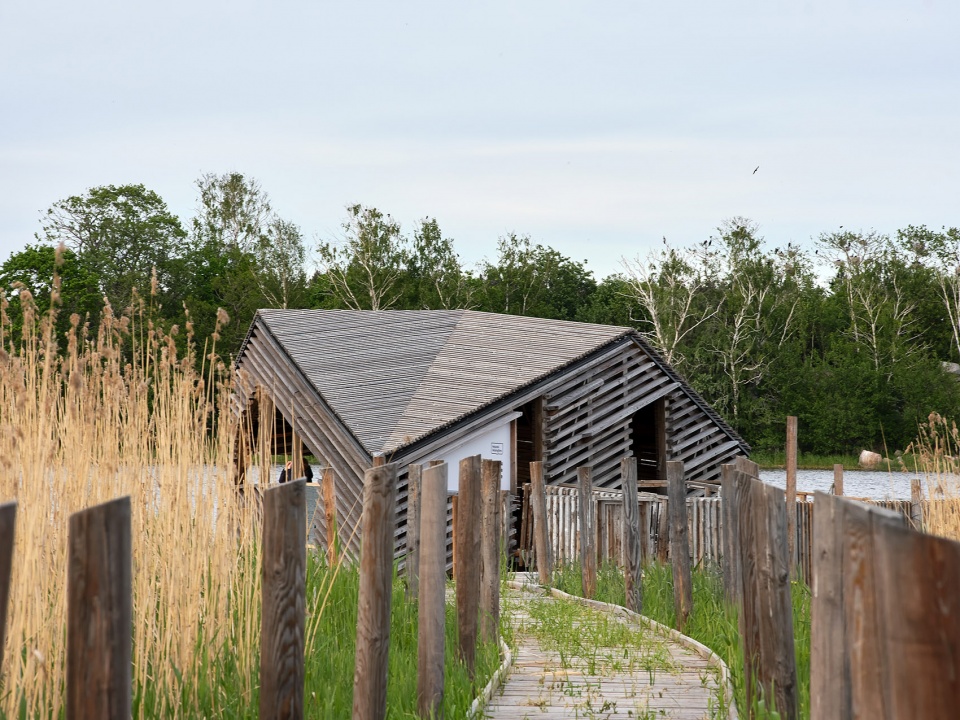 piilokoju floating birdwatching hideout by studio puisto architects