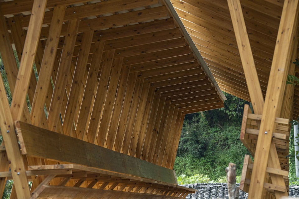 fw jithe covered bridge on aqueduct by iara