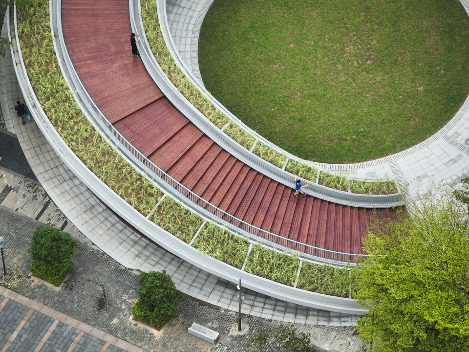 Design of Public Toilet in Shenzhen Bay Haifeng Sports Square China by CCDI GROUP 21 STUDIO