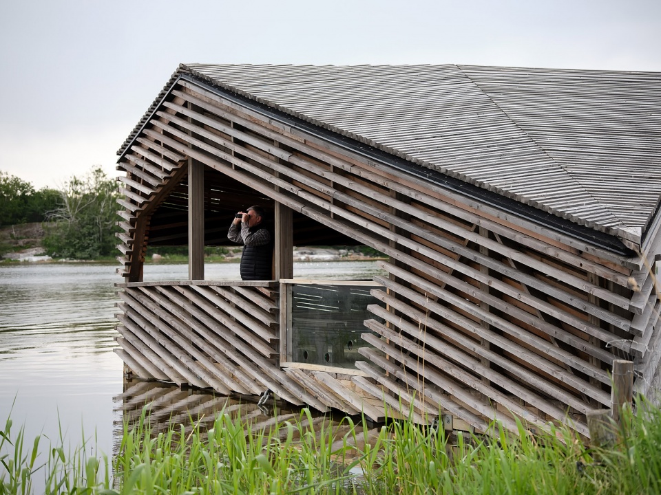 piilokoju floating birdwatching hideout by studio puisto architects