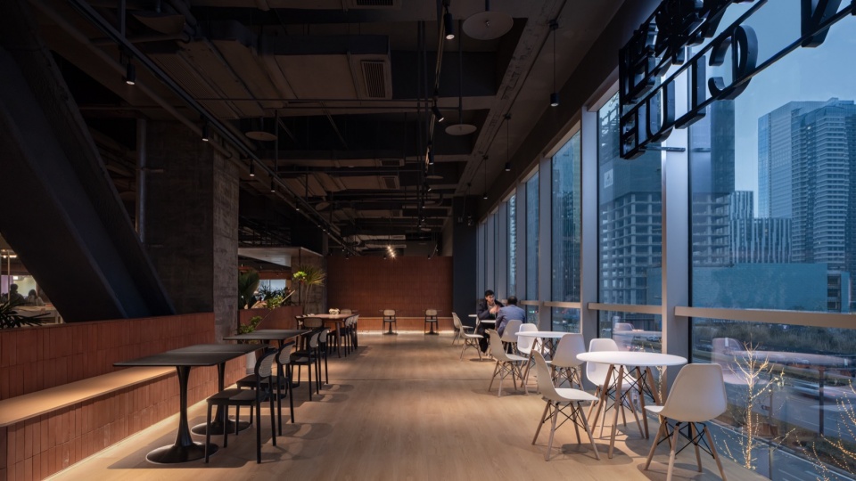 成都天府大悦城达根斯马术俱乐部 四周建筑