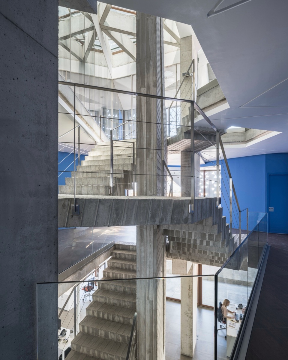 chemical microbiological laboratory by penelas architects
