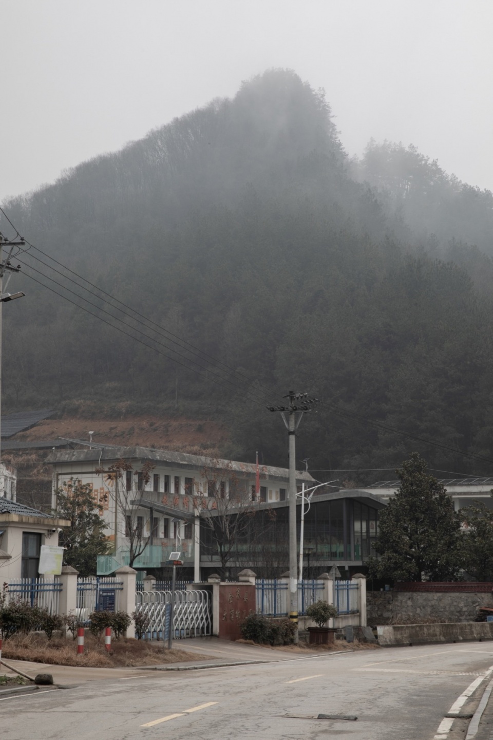 幼儿园一侧入口 ©In Place Studio rural community funded library by in place studio