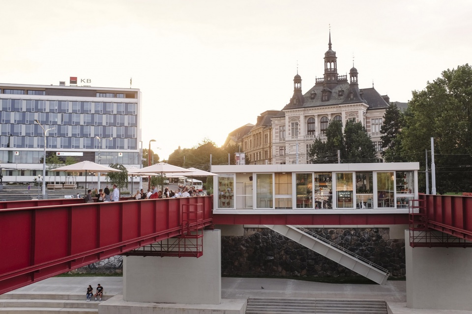 a lot with little exhibition by noemi blager