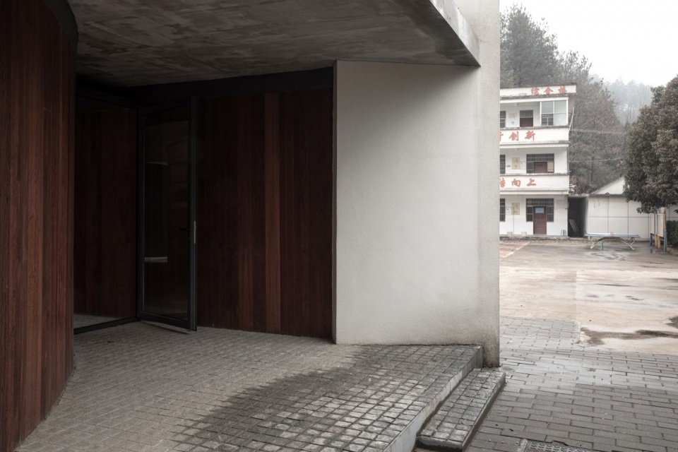 次入口 ©In Place Studio rural community funded library by in place studio