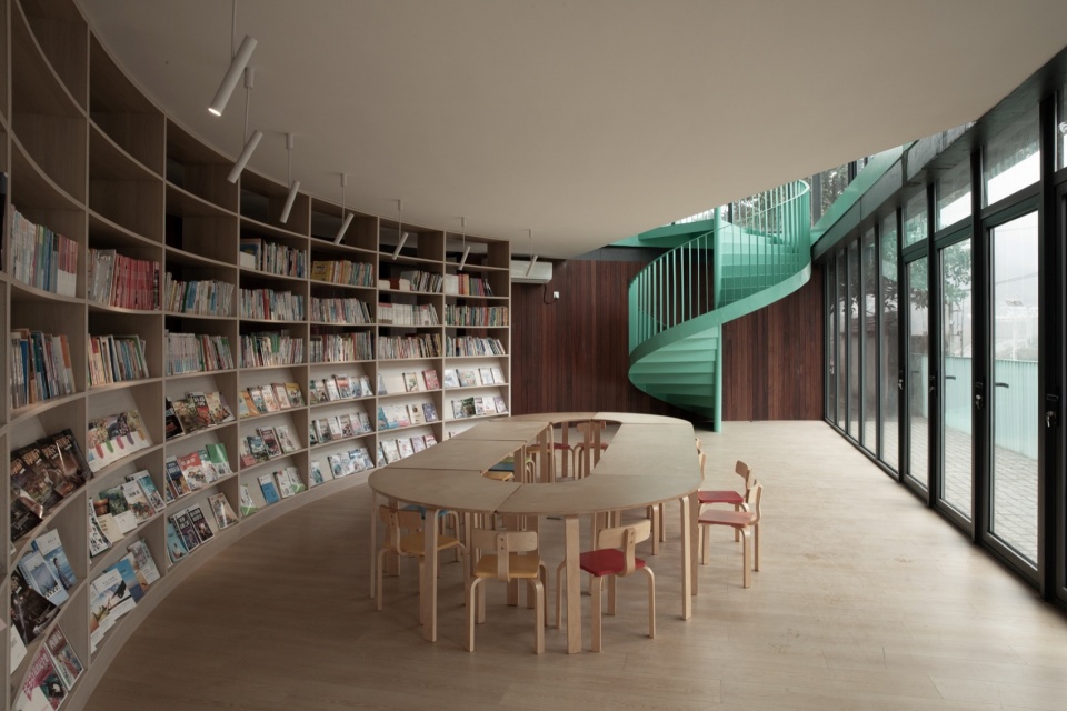 首层阅览空间 ©In Place Studio rural community funded library by in place studio