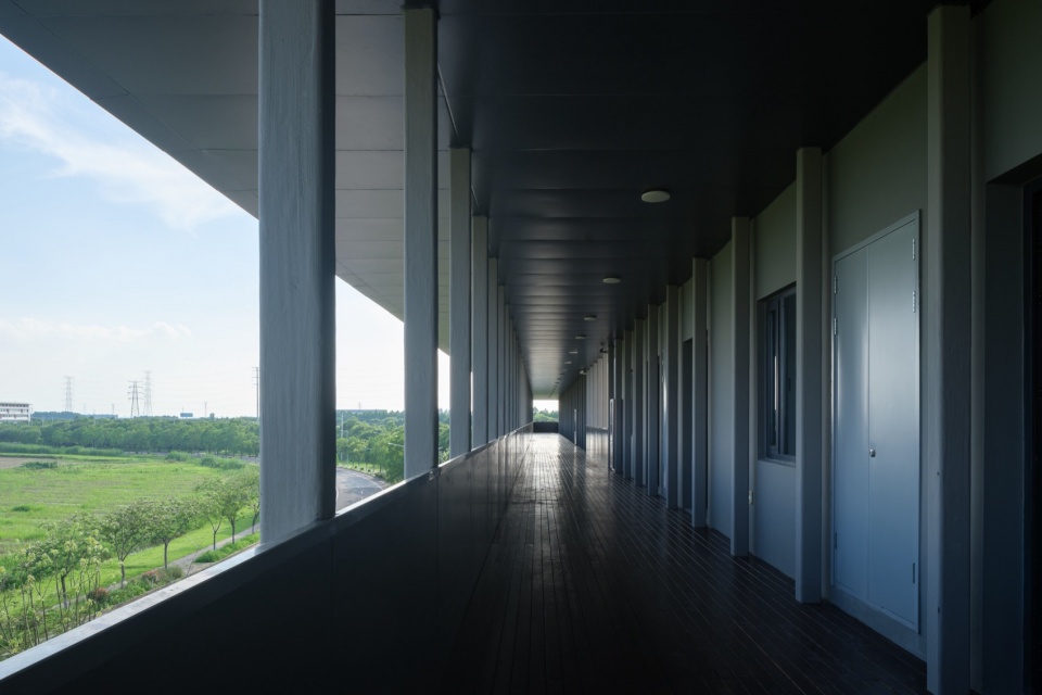 出挑深远的走廊空间 Corridor space with deep eaves