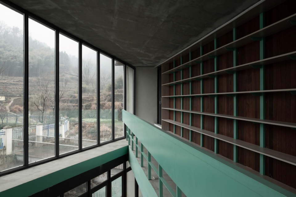 二层阅览空间 ©In Place Studio rural community funded library by in place studio