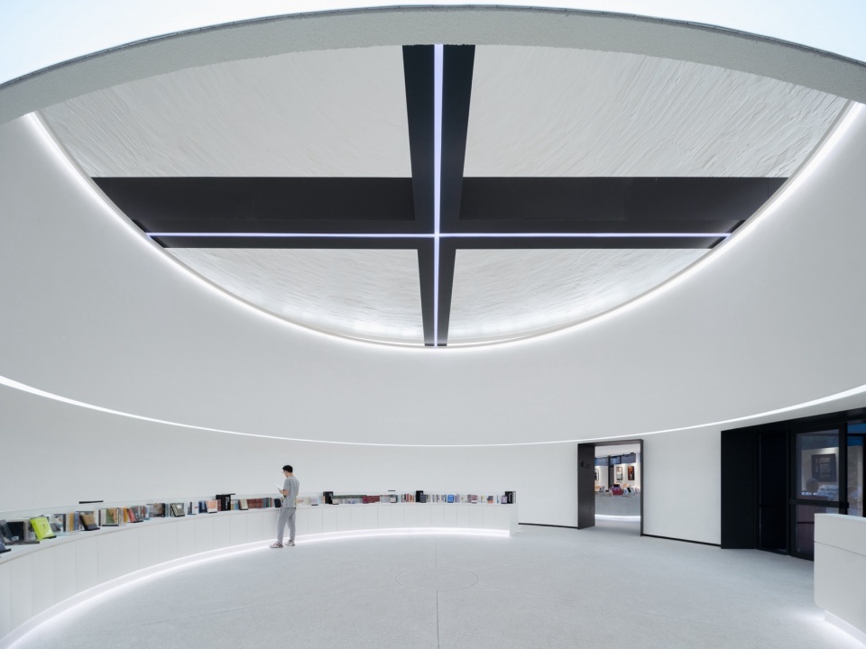 .1号仓顶装置 存在建筑 grand granary bookstore of librairie avant garde