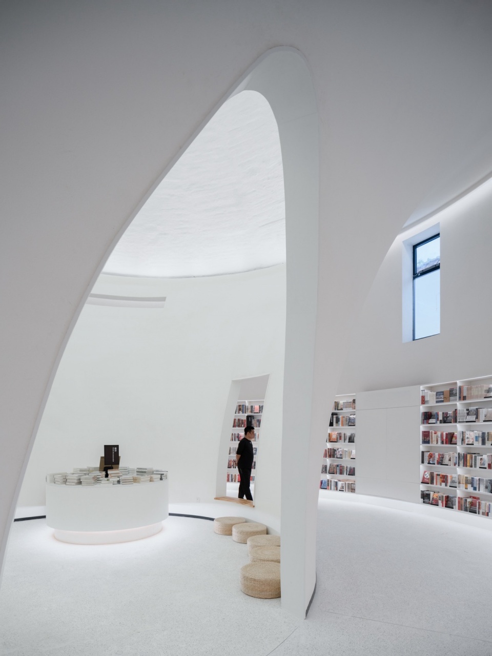 .2号仓装置内阅读区 存在建筑 grand granary bookstore of librairie avant garde