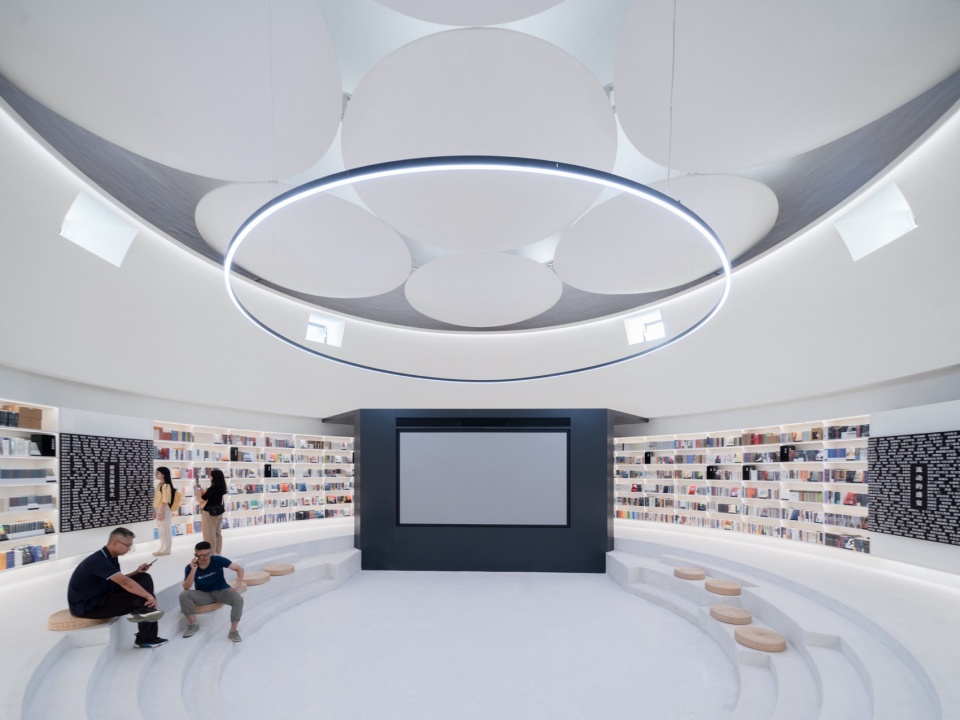 .3号仓的顶部声反射装置 存在建筑 grand granary bookstore of librairie avant garde