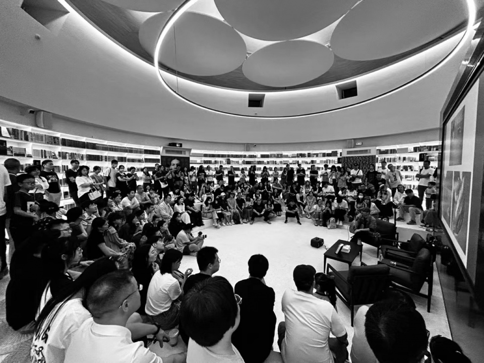 .作为多功能厅使用的3号仓 周妍琳 grand granary bookstore of librairie avant garde